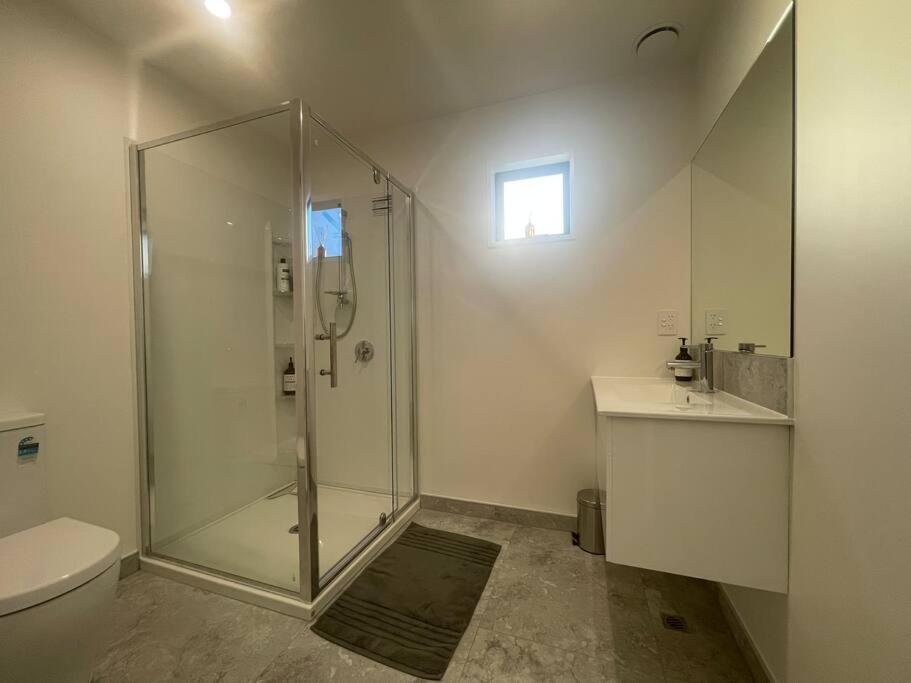 New And Serene Two Bedroom Townhouse Close To Cbd Apartment