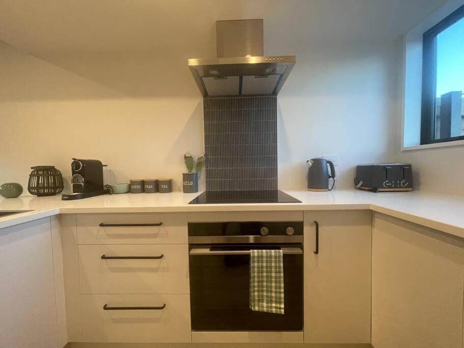 New And Serene Two Bedroom Townhouse Close To Cbd Christchurch